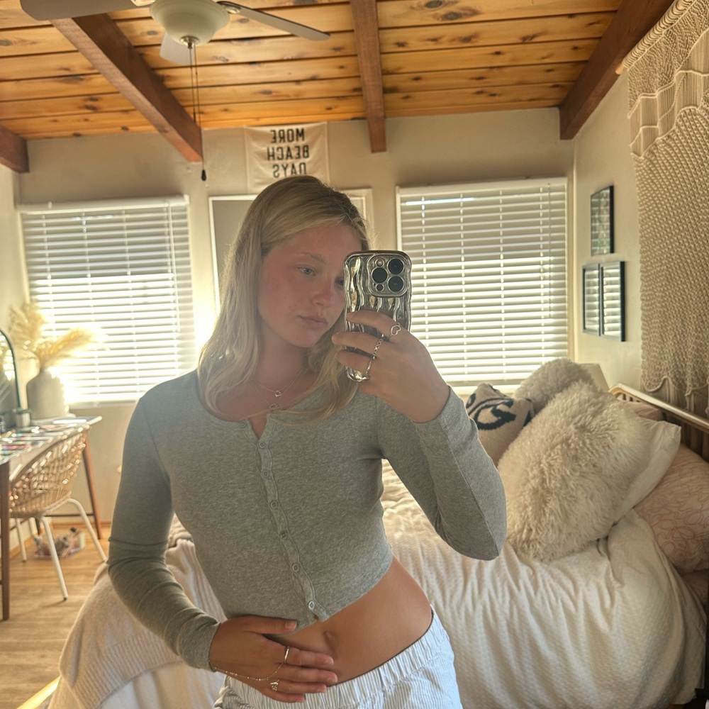 Grey aritzia long sleeve top